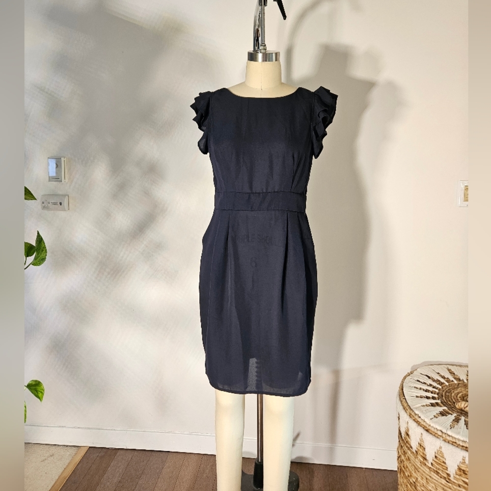 Simple black dress- M